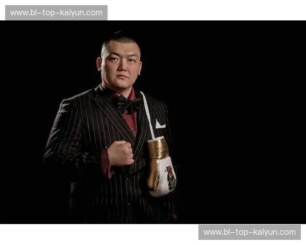 龙啸东方：张君龙硬碰硬京太郎，这场重量级对决为何成为拳坛永恒经典？